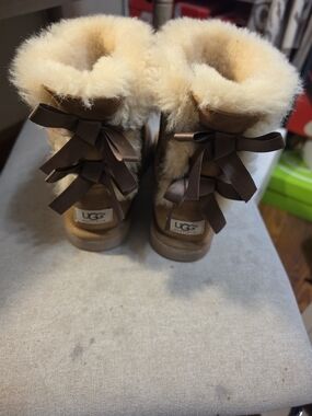 UGG Chestnut Sheepskin Bow Back Boots - Chestnut